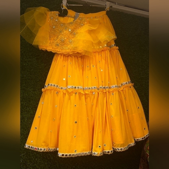 Girls Lehenga Choli yellow mirror work with custom embroidery sz: 6-7 yrs